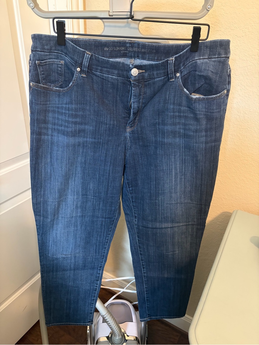 Chico's Dark Blue Cropped Stretch Jeans